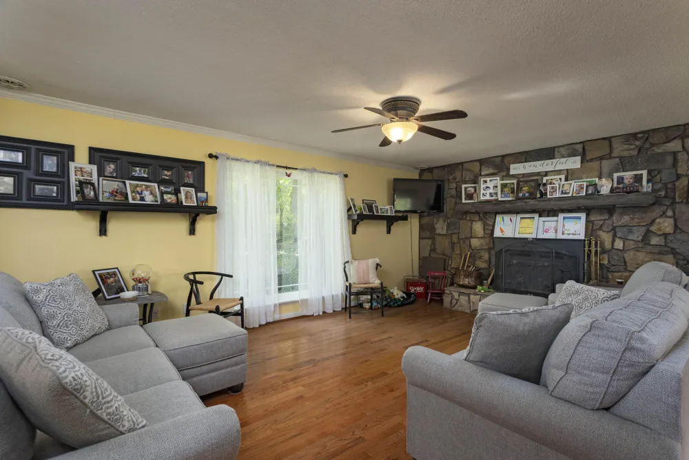 217 Roberts Road Spring City, TN 37381