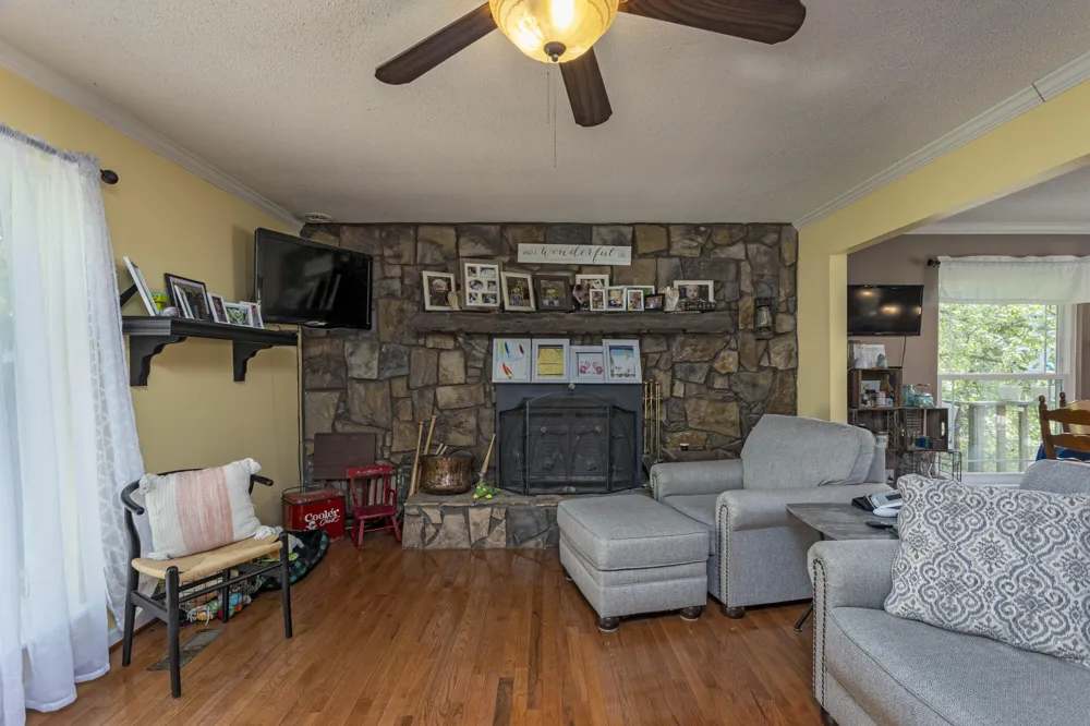 217 Roberts Road Spring City, TN 37381