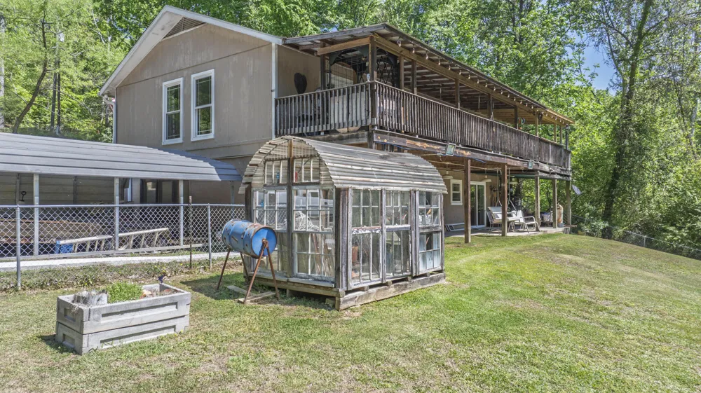 217 Roberts Road Spring City, TN 37381