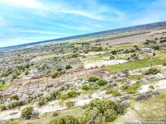 450 County Road 124 Floresville, TX 78114