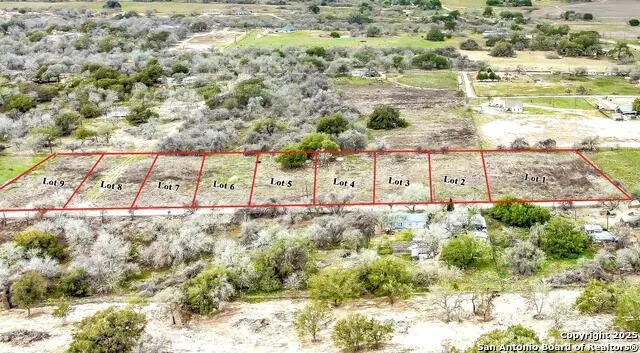 450 County Road 124 Floresville, TX 78114