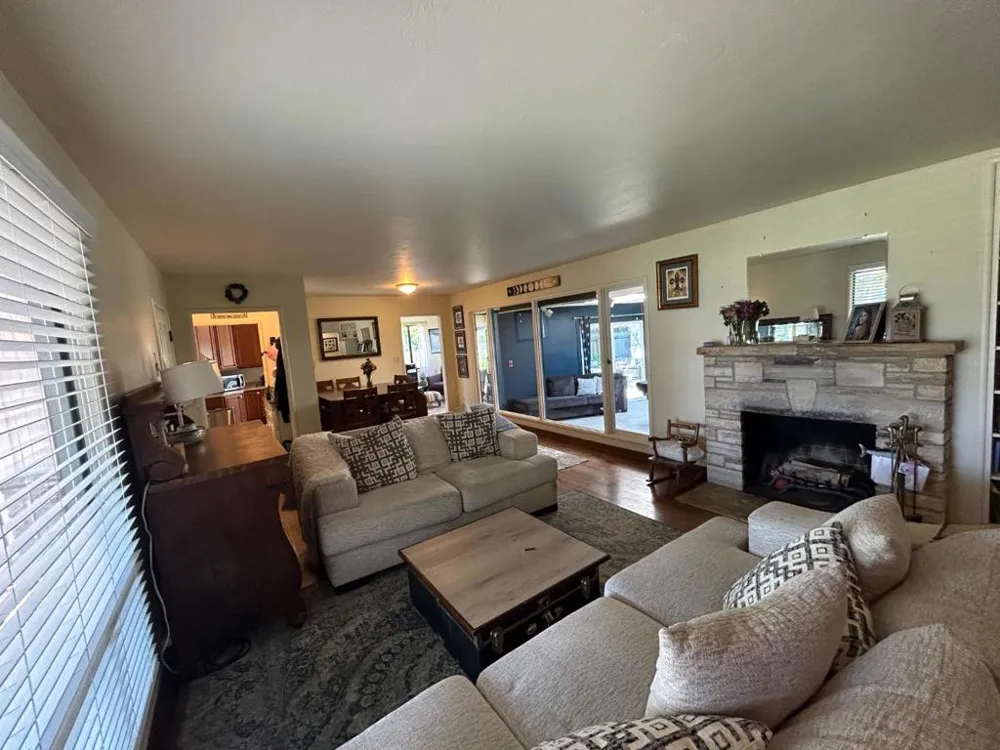 906 Bautista Drive Salinas, CA 93901