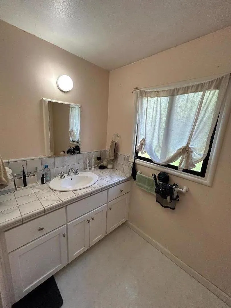 906 Bautista Drive Salinas, CA 93901