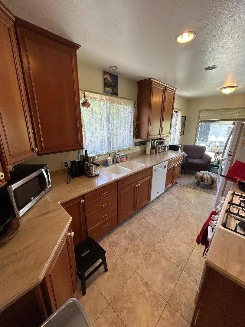 906 Bautista Drive Salinas, CA 93901