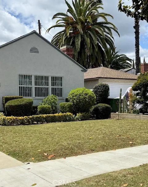 909 S Almansor S