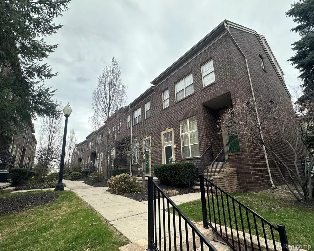 7 GEORGETOWN Dearborn City, MI 48126