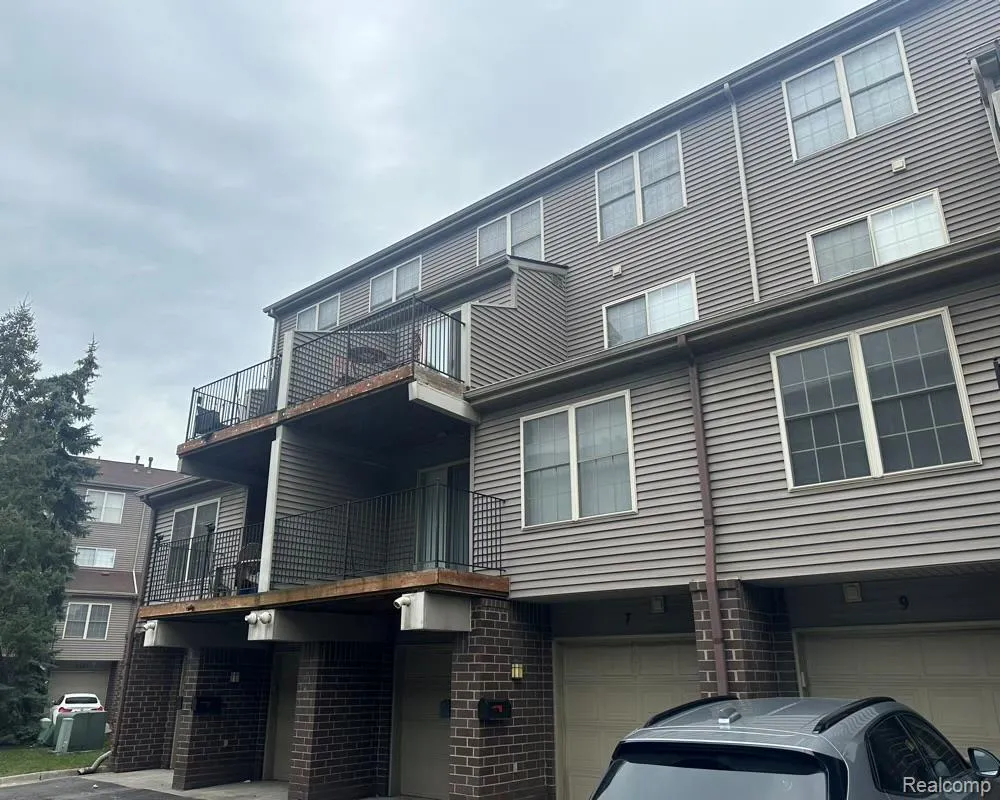 7 GEORGETOWN Dearborn City, MI 48126