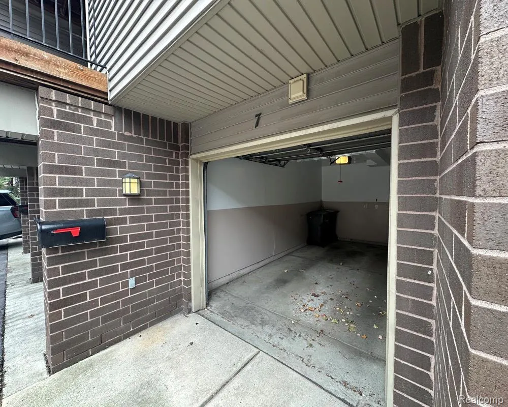 7 GEORGETOWN Dearborn City, MI 48126