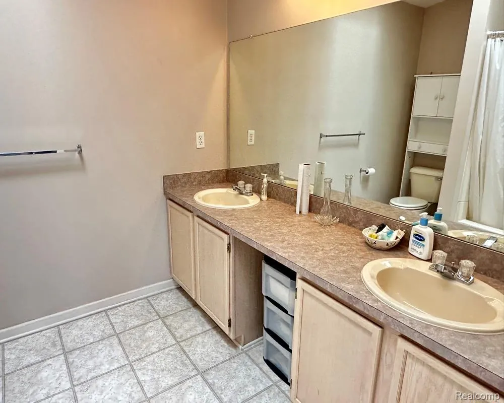 7 GEORGETOWN Dearborn City, MI 48126