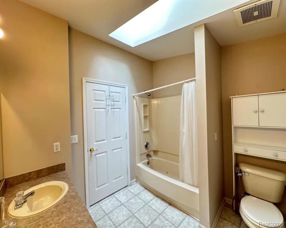 7 GEORGETOWN Dearborn City, MI 48126