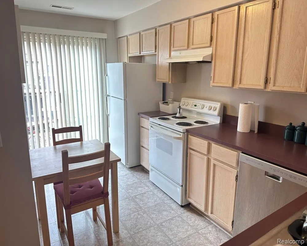 7 GEORGETOWN Dearborn City, MI 48126