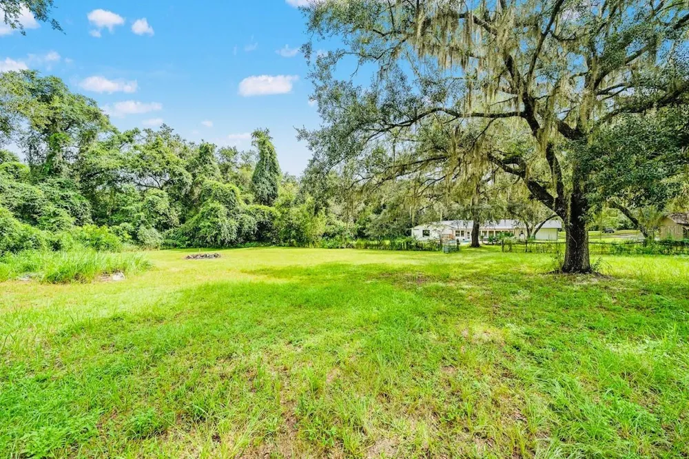 10245 E TRAILS END ROAD Floral City, FL 34436