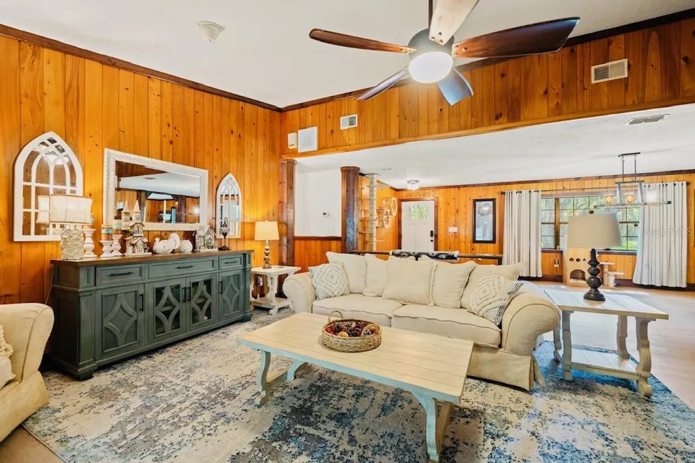 10245 E TRAILS END ROAD Floral City, FL 34436