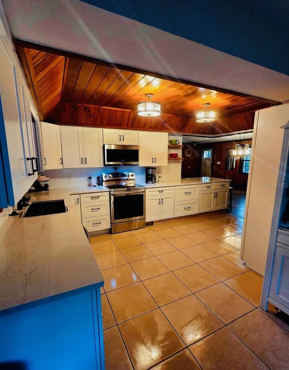 10245 E TRAILS END ROAD Floral City, FL 34436
