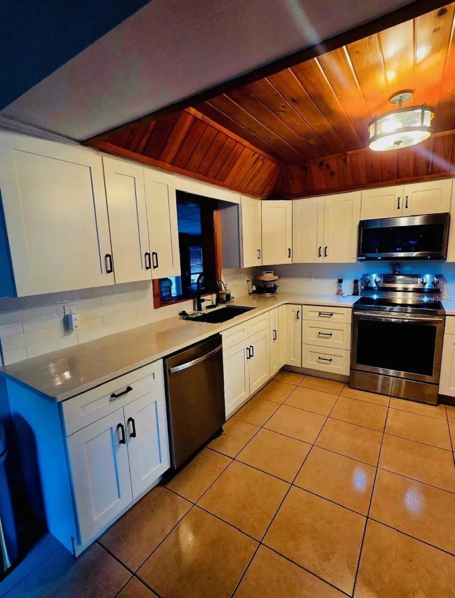 10245 E TRAILS END ROAD Floral City, FL 34436