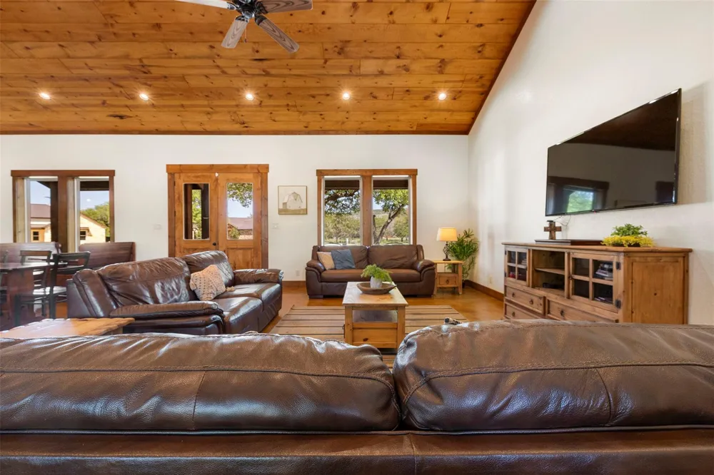 11 Stepping Stone Concan, TX 78838