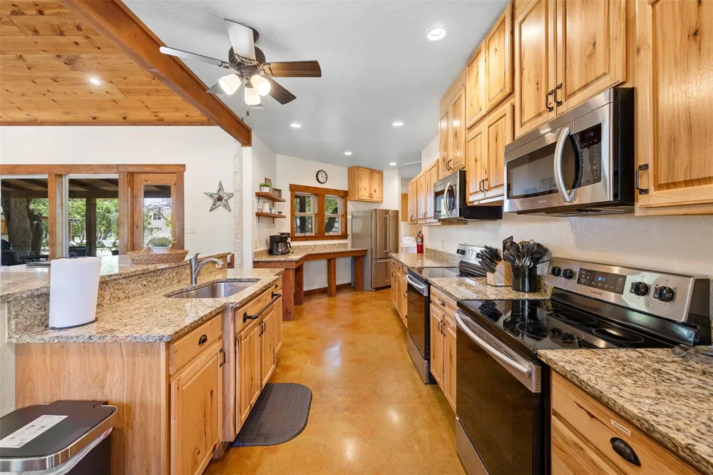 11 Stepping Stone Concan, TX 78838