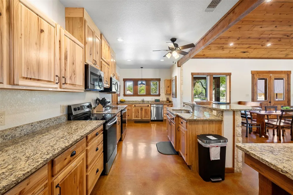 11 Stepping Stone Concan, TX 78838