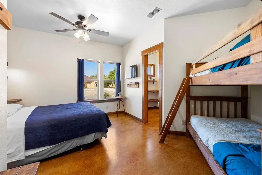 11 Stepping Stone Concan, TX 78838