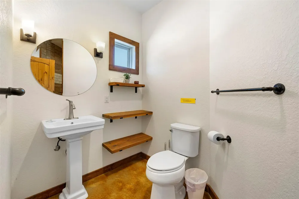 11 Stepping Stone Concan, TX 78838