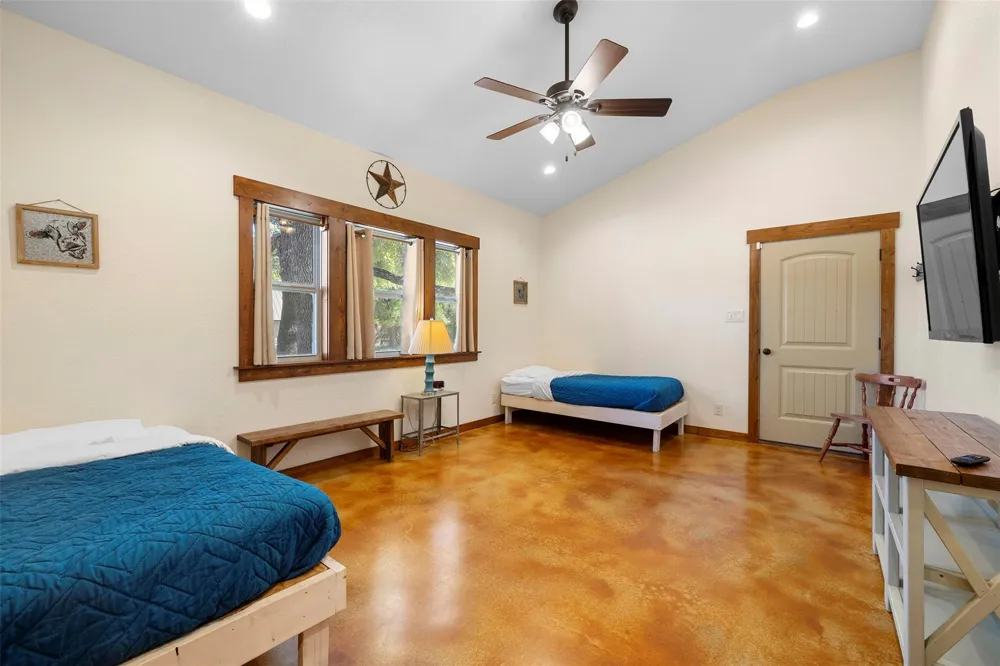 11 Stepping Stone Concan, TX 78838