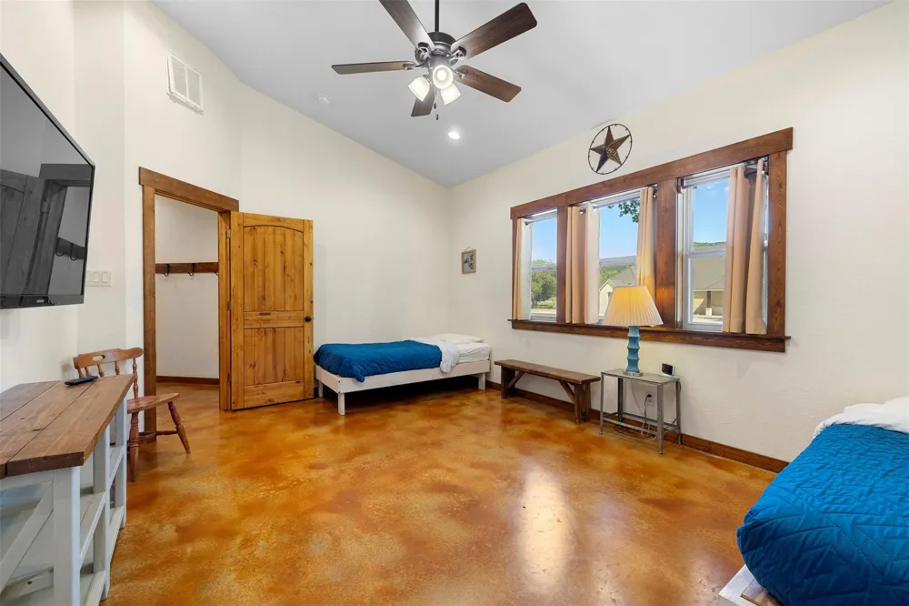 11 Stepping Stone Concan, TX 78838