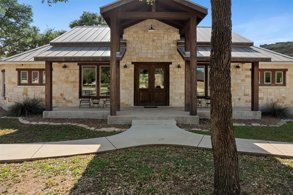 11 Stepping Stone Concan, TX 78838