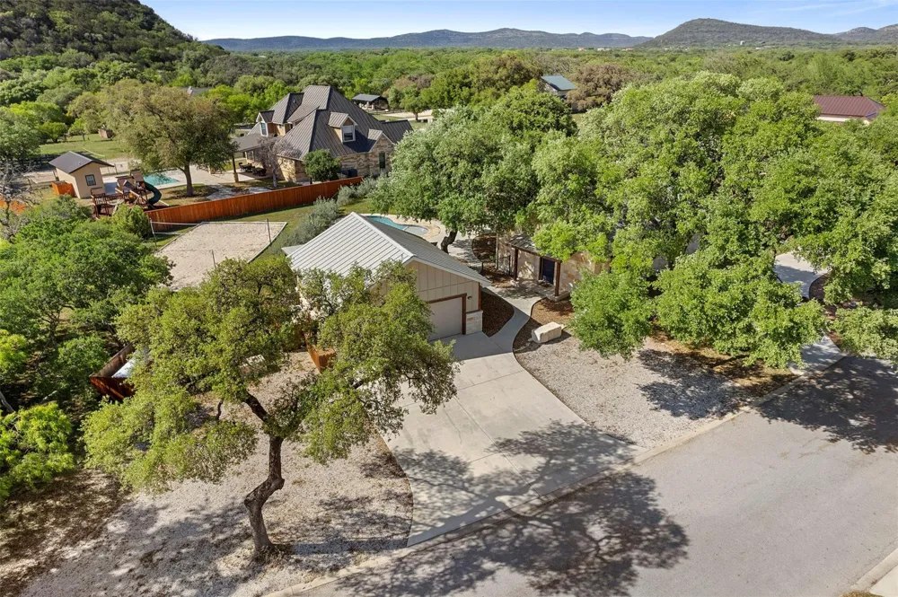 11 Stepping Stone Concan, TX 78838