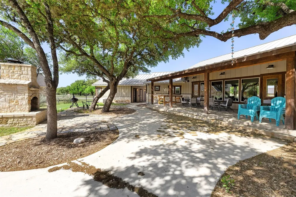 11 Stepping Stone Concan, TX 78838