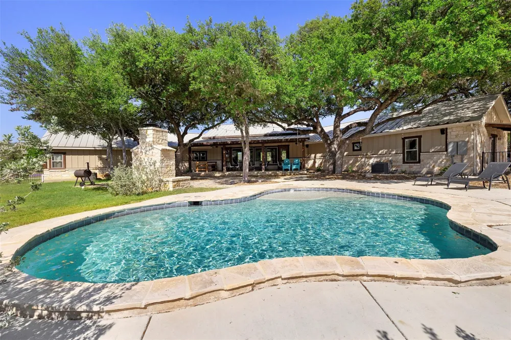 11 Stepping Stone Concan, TX 78838