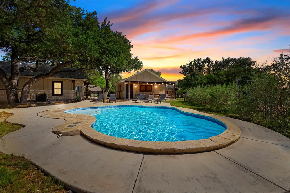 11 Stepping Stone Concan, TX 78838