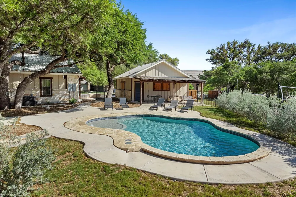 11 Stepping Stone Concan, TX 78838