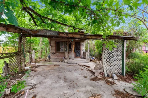 808 Elesa Street