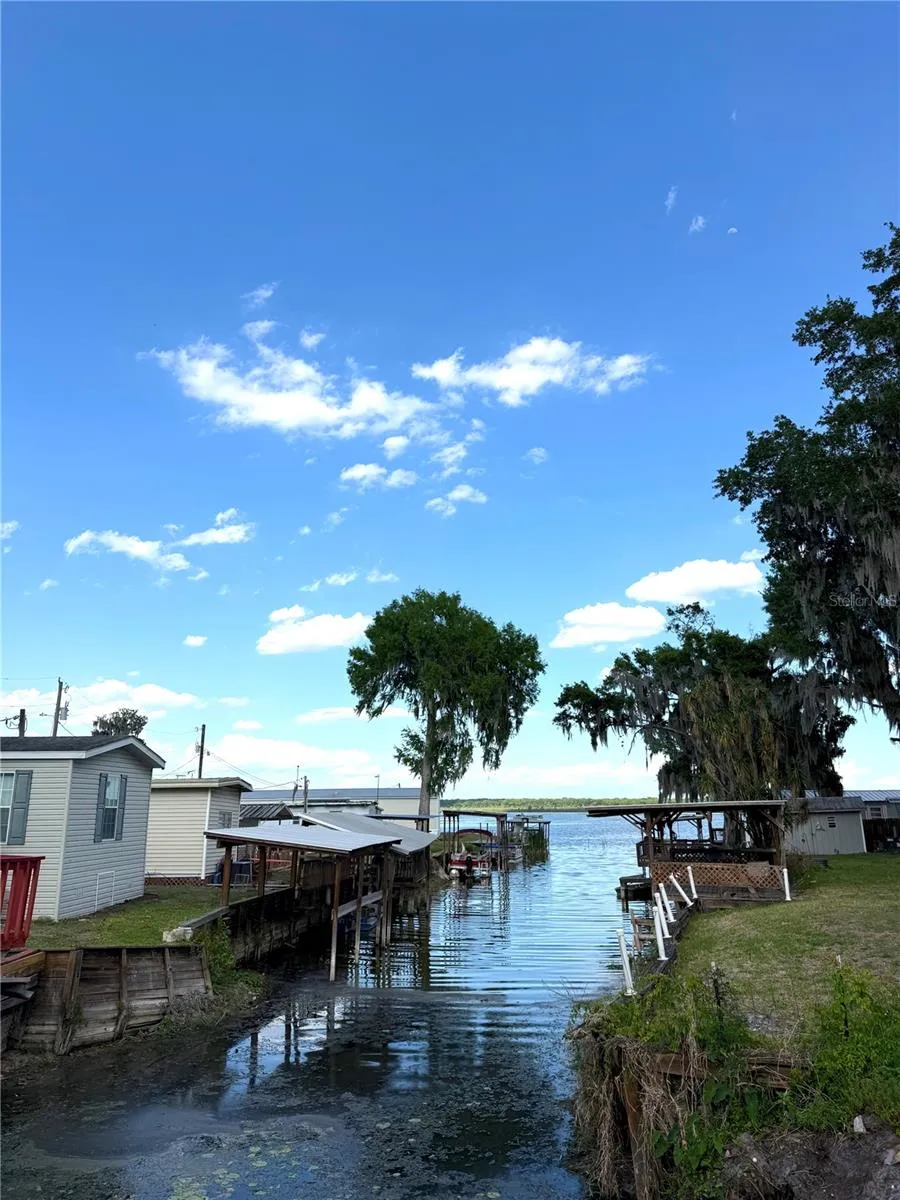 748 CR 477A Lake Panasoffkee, FL 33538