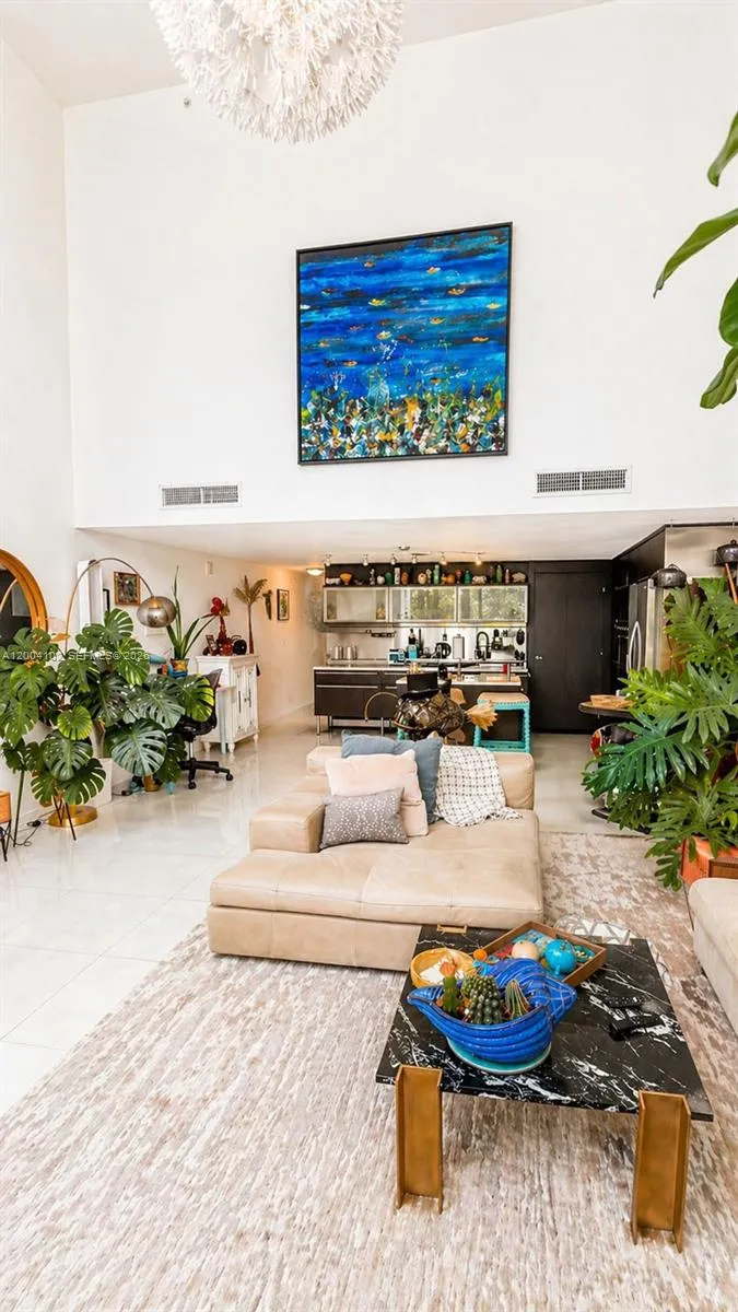6000 Collins Ave #515 Miami Beach, FL 33140