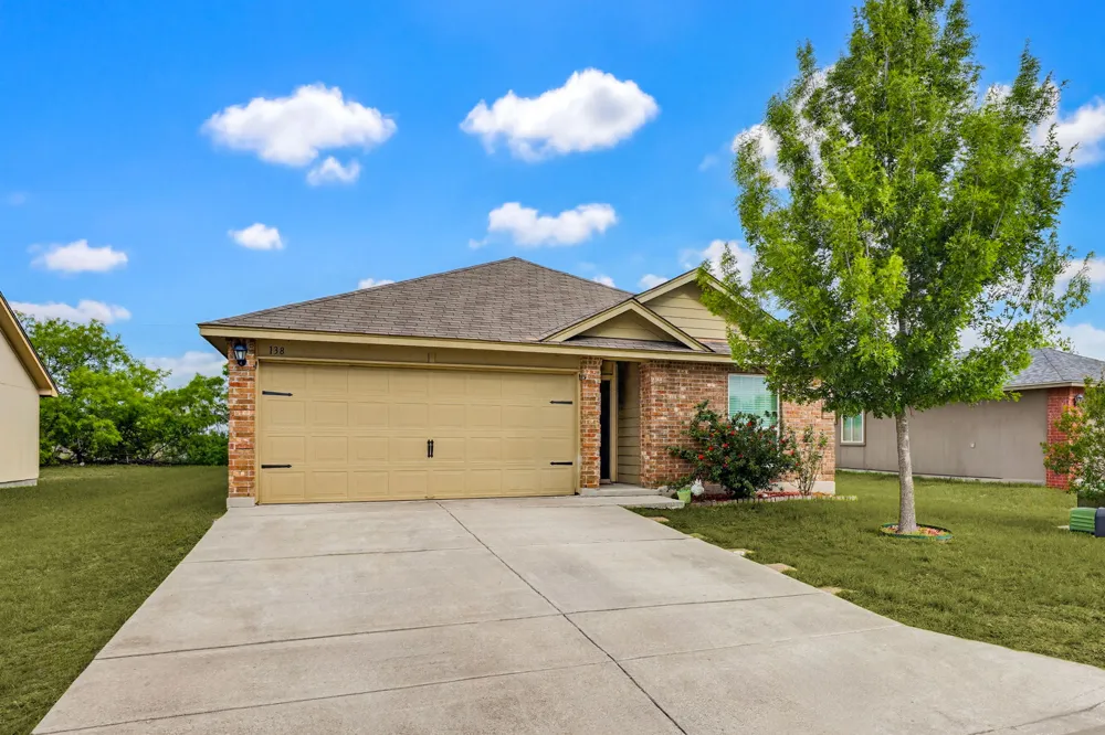 138 Talon Drive Luling, TX 78648