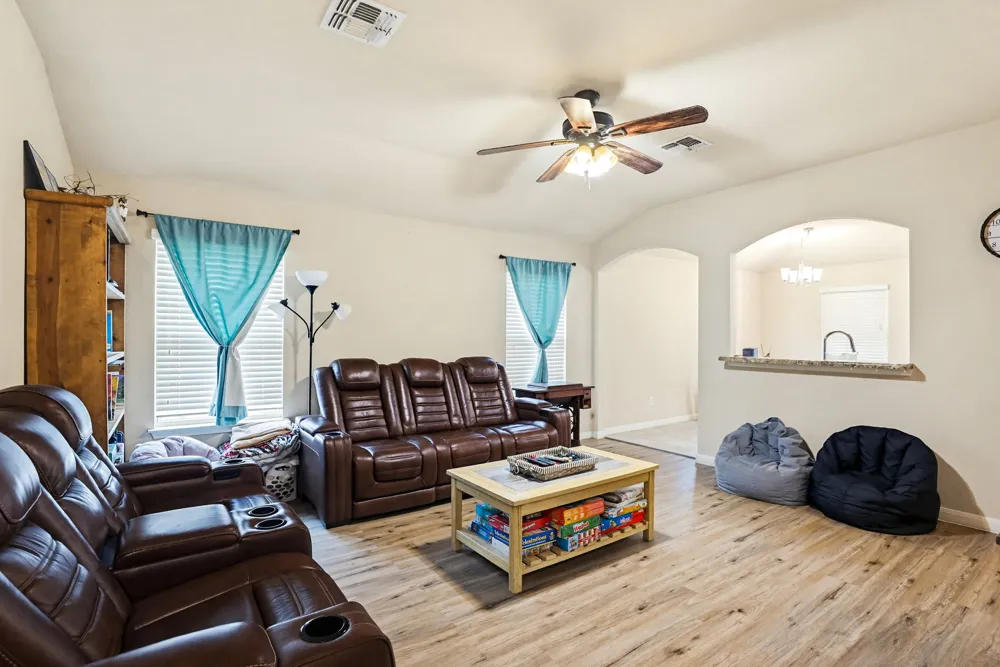 138 Talon Drive Luling, TX 78648