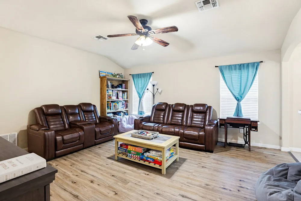 138 Talon Drive Luling, TX 78648