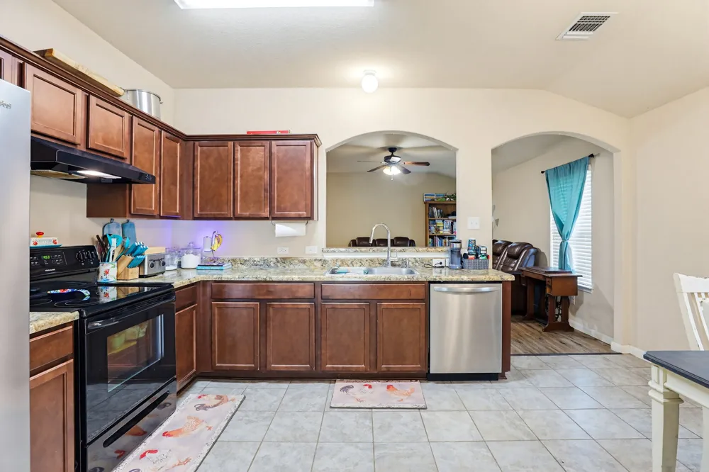 138 Talon Drive Luling, TX 78648