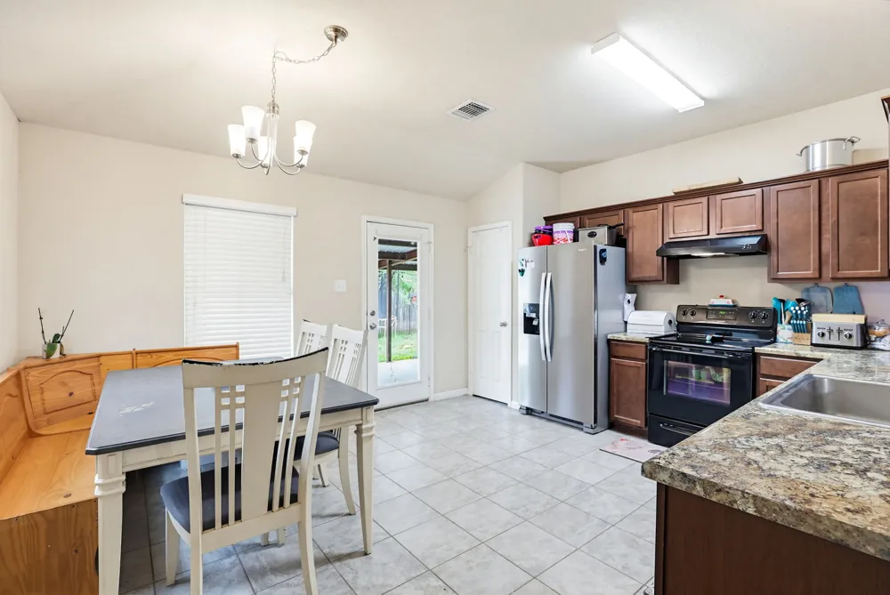 138 Talon Drive Luling, TX 78648