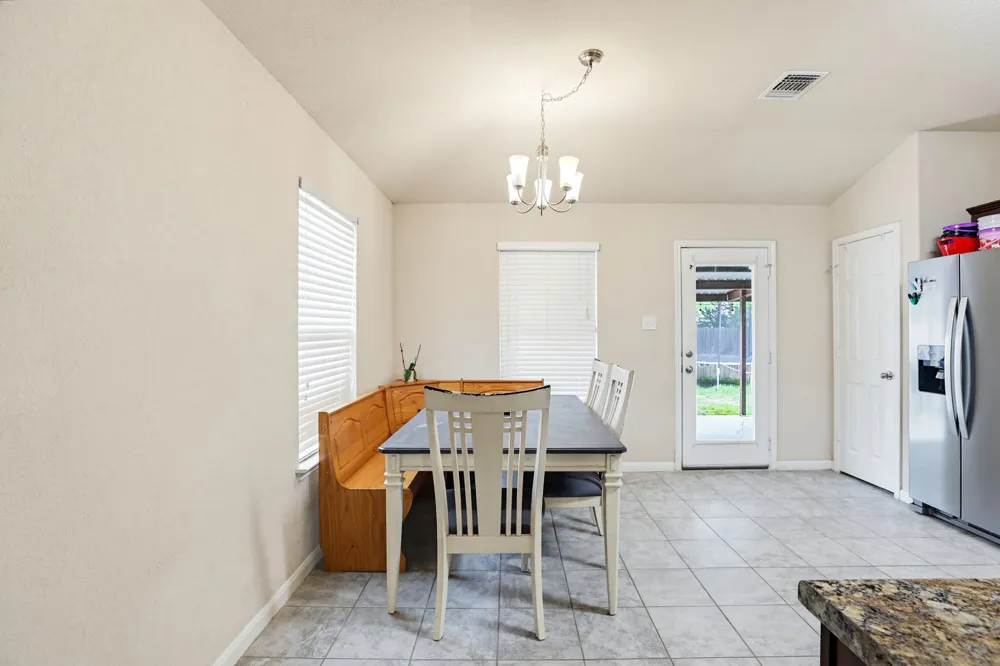 138 Talon Drive Luling, TX 78648