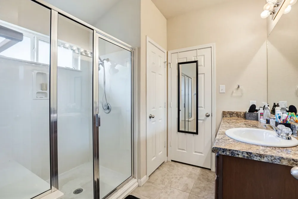 138 Talon Drive Luling, TX 78648