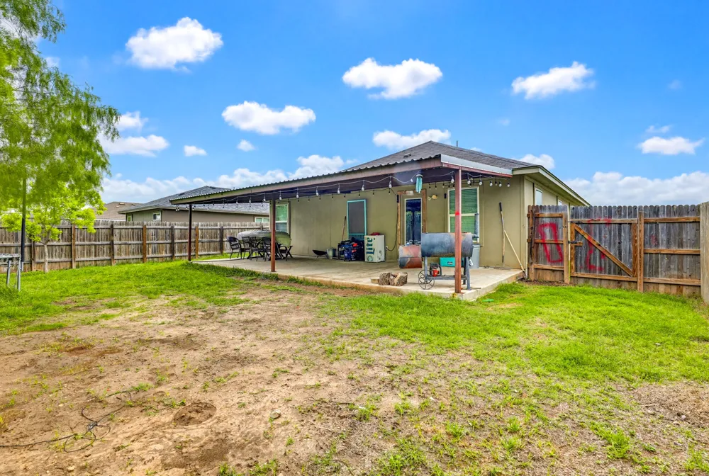 138 Talon Drive Luling, TX 78648