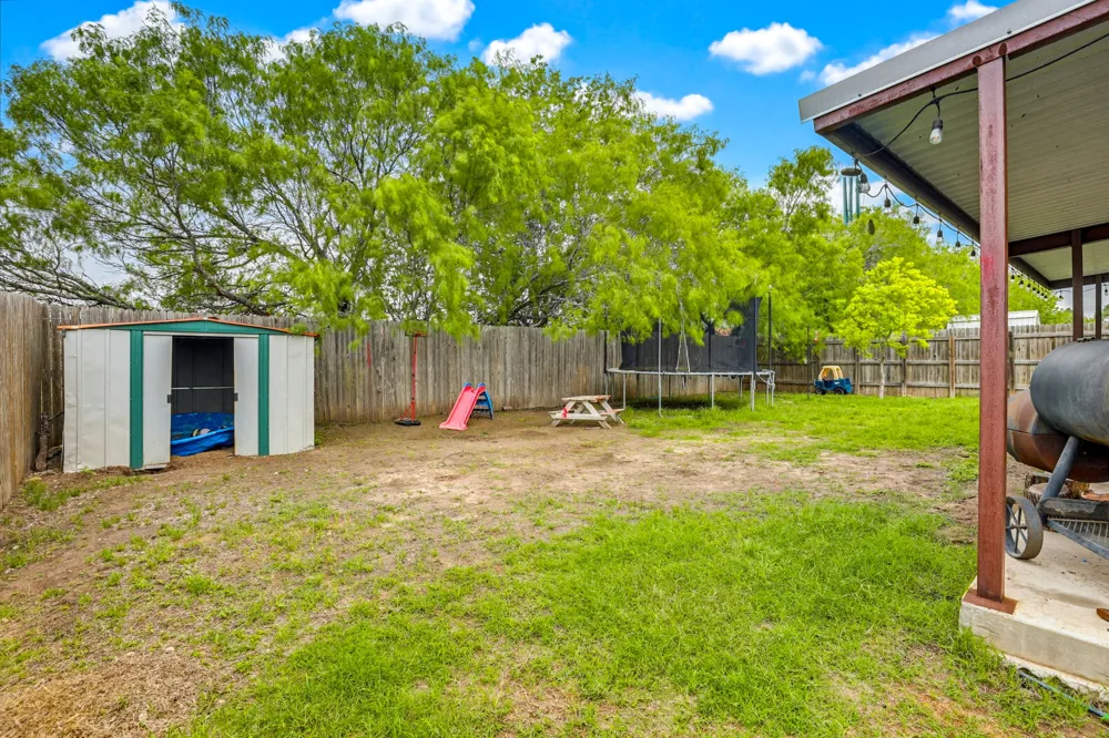 138 Talon Drive Luling, TX 78648