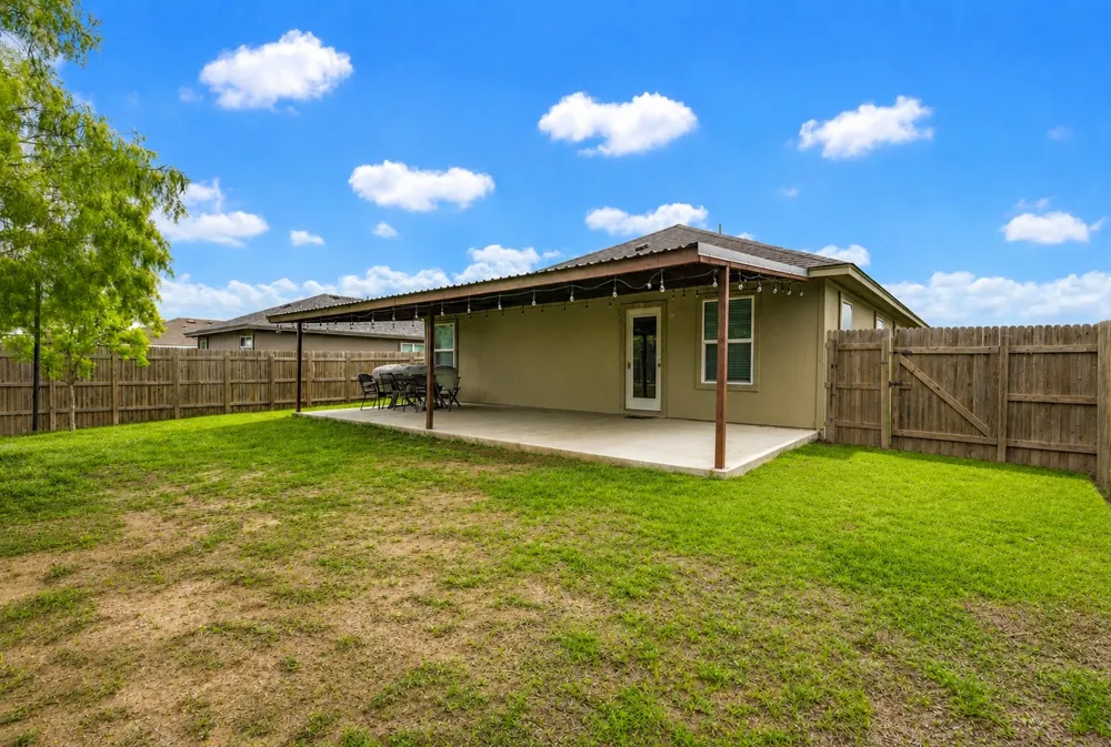 138 Talon Drive Luling, TX 78648