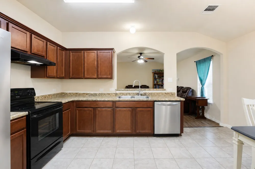 138 Talon Drive Luling, TX 78648