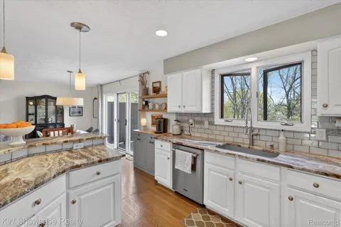 6626 Ridgeview Drive