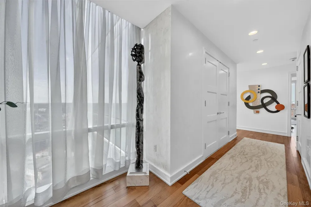 5 Renaissance Square #PH6C White Plains, NY 10601