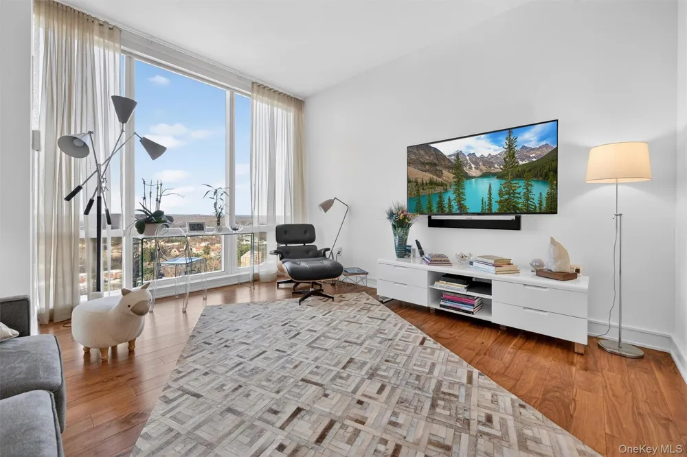 5 Renaissance Square #PH6C White Plains, NY 10601