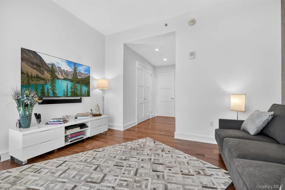 5 Renaissance Square #PH6C White Plains, NY 10601